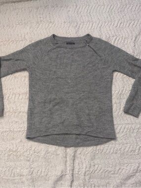 Abercrombie & Fitch Gray Zipper Shoulder Sweater XS Cozy Minimalist Knit